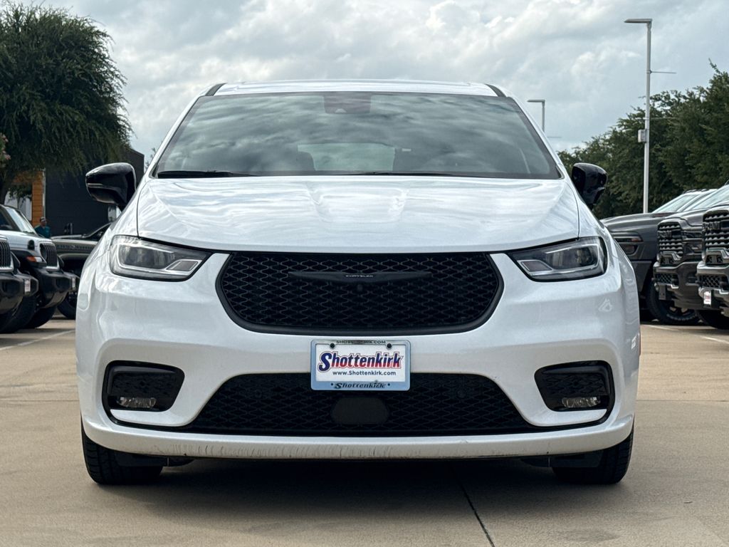 chrysler pacifica phev 2024 2C4RC1S72RR153285 image chrysler pacifica phev 2024 2C4RC1S72RR153285 image